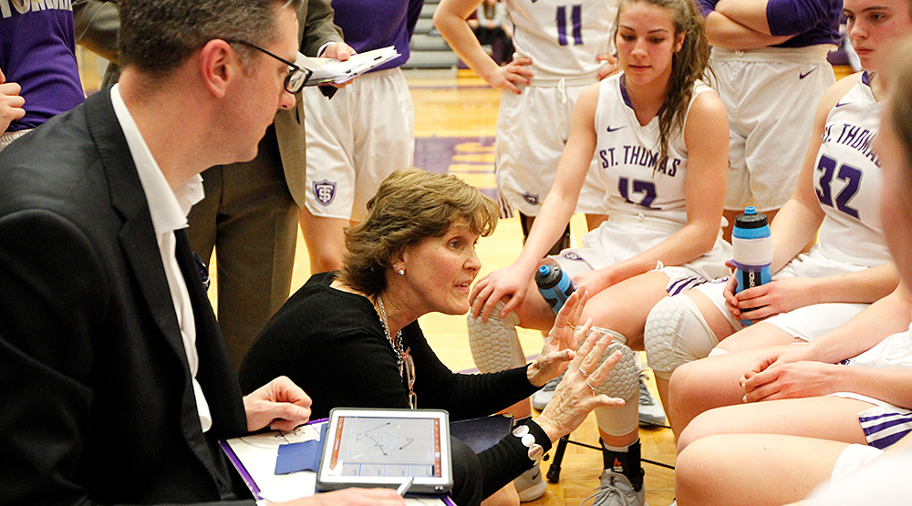 Ruth Sinn with her team in a timeout. (Photo by Caleb Williams, d3photography.com)